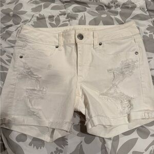 White midi American Eagle shorts